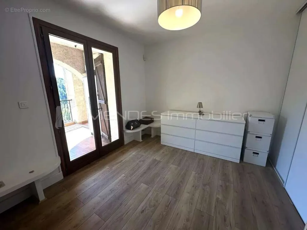 Magamistoad - 4-Bed Apartment with Loggia in Èze