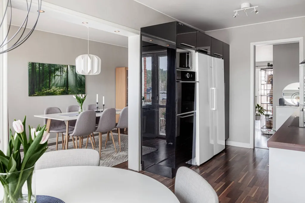 Dining Room - Well-Planned Penthouse with Two Balconies in Södertälje