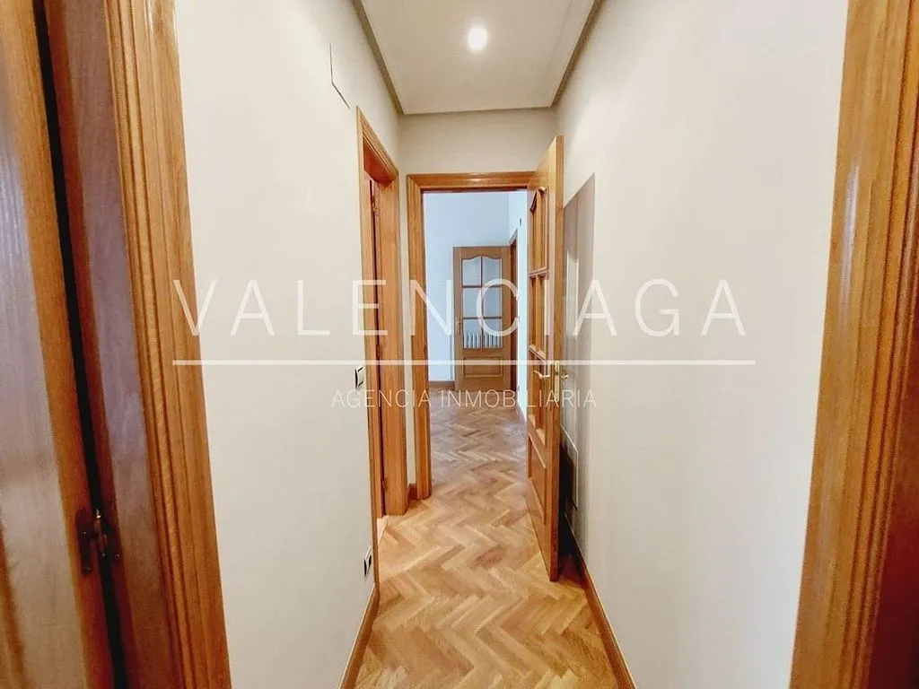 Entrée - Modern Apartment with Terrace in City Centre