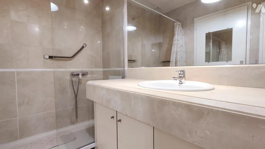 Bathrooms - Spacious 3-Bedroom Apartment with Terrace in Chambéry