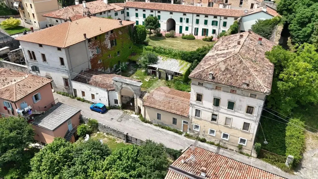 Õhuvaade - Modern Apartment with Private Court in Verona