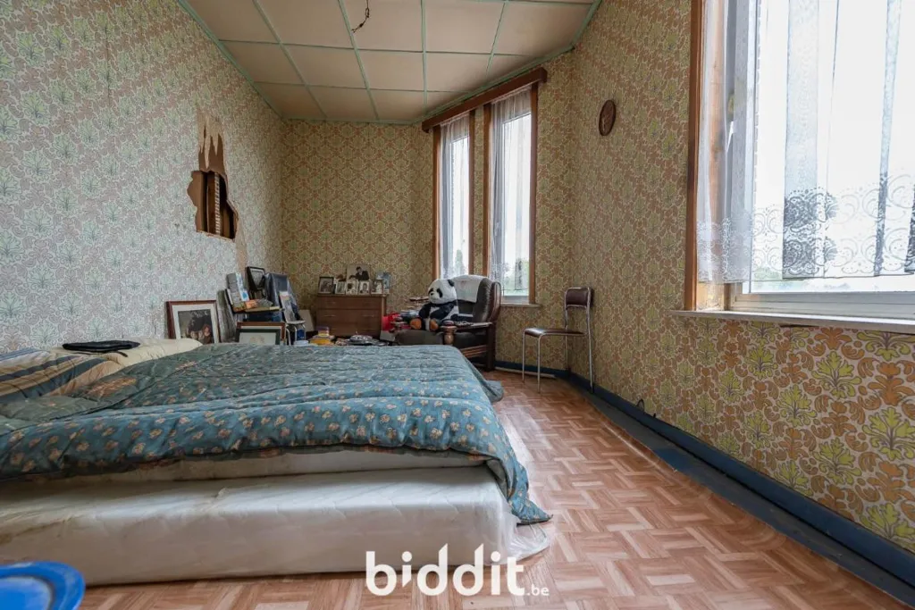Chambres - Appartement à Rénover avec 2 Façades en Centre-Ville
