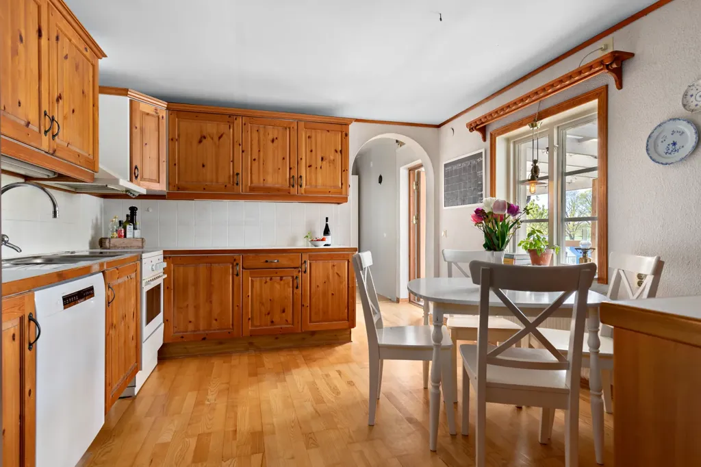 Cuisine - Charming 1937 House with Garden in Östra Vram
