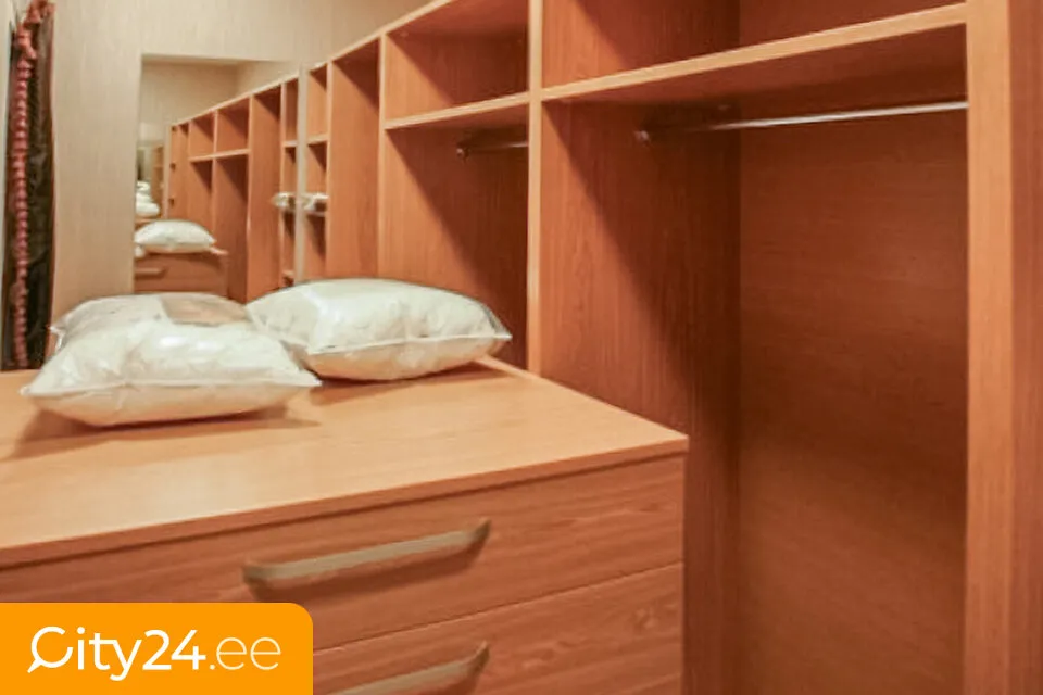 Pièces - 4-Bedroom Apartment with Historical Features in Old Riga