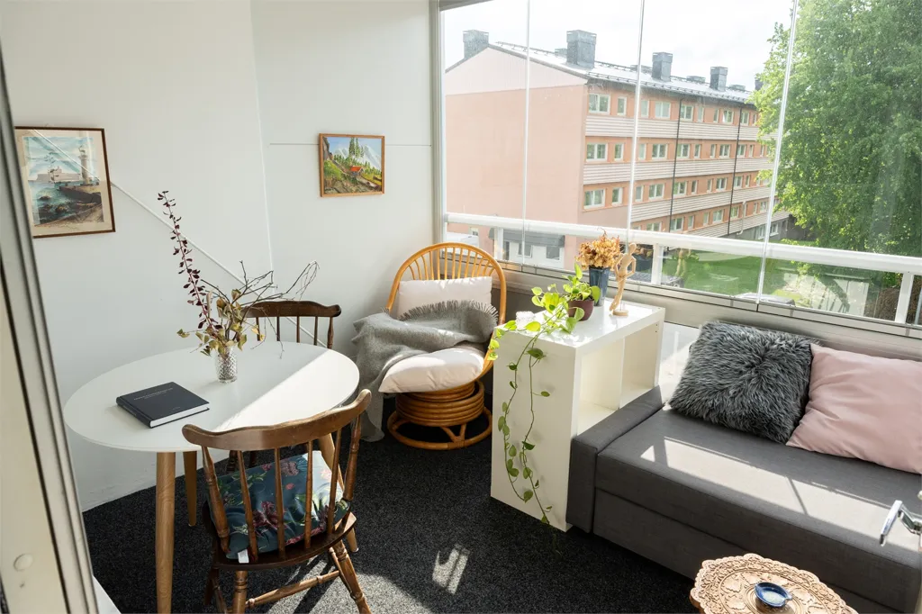 Balcon - Apartment with Balcony in Central Västerås