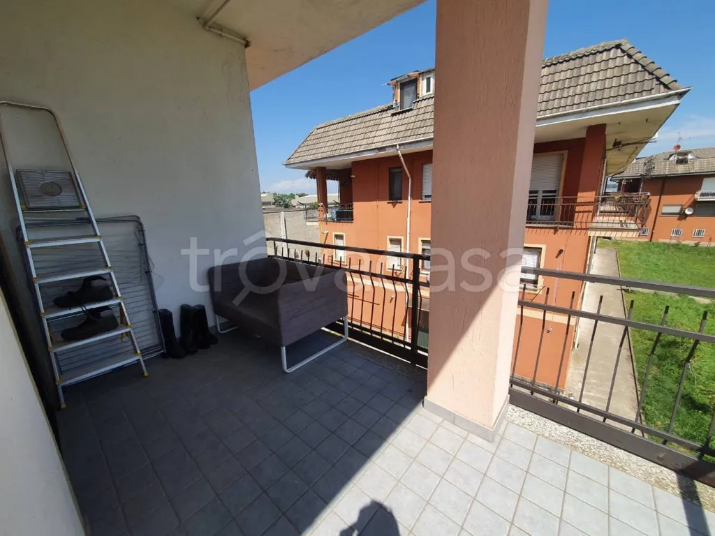Rõdu - Rental Flat with Balcony in Rondissone