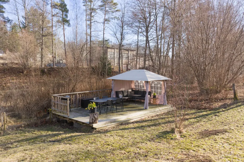 Jardin - Charming House with Garden by the River in Olofström