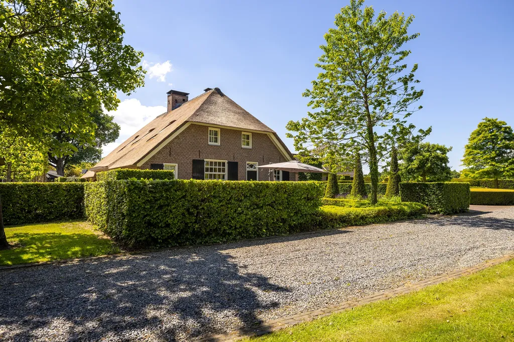 Esterno - Rietgedekt Landhuis with Pool in Hierden