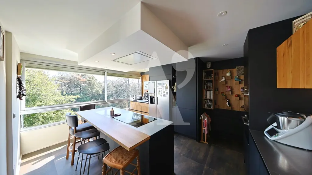 Cuisine - Appartement Contemporain avec Vue Océan à Biarritz