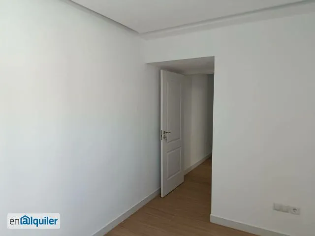 Rooms - Fully Furnished Flat with Ascensor in Latina