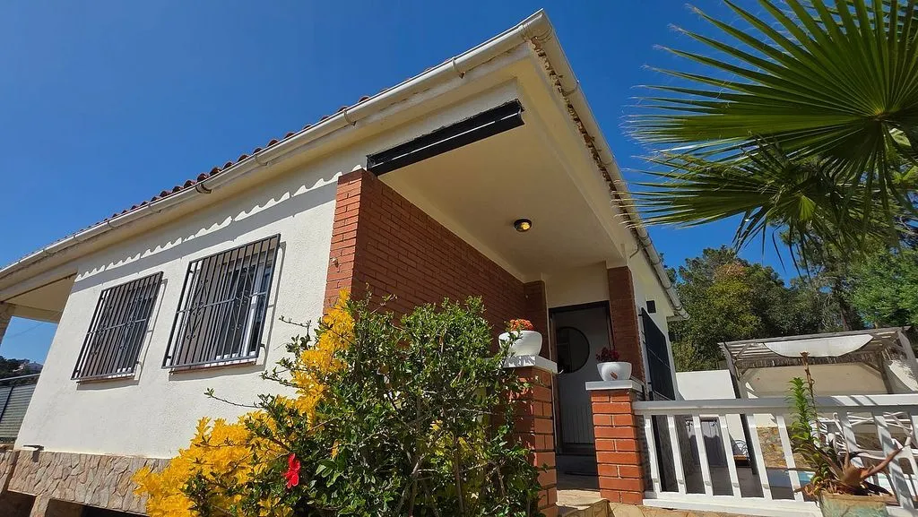 Välivaade - Chalet with Pool and Terrace in Lloret Blau