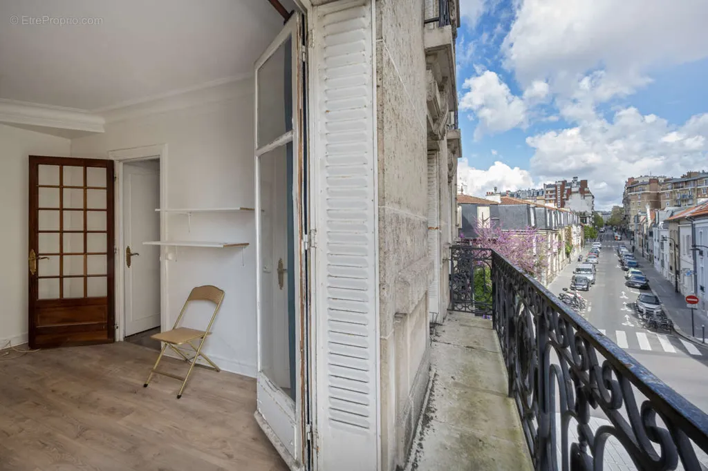 Rõdu - Haussmannian Studio with Balcony in Paris 13