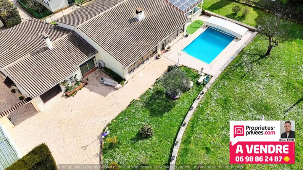 Vue aérienne - Propriété en Deux Habitations avec Piscine à Montauroux