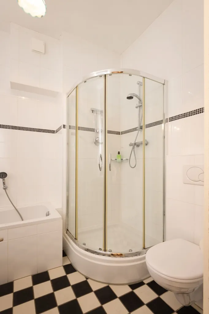 Salles de bain - Historic Villa with Garden in Almen