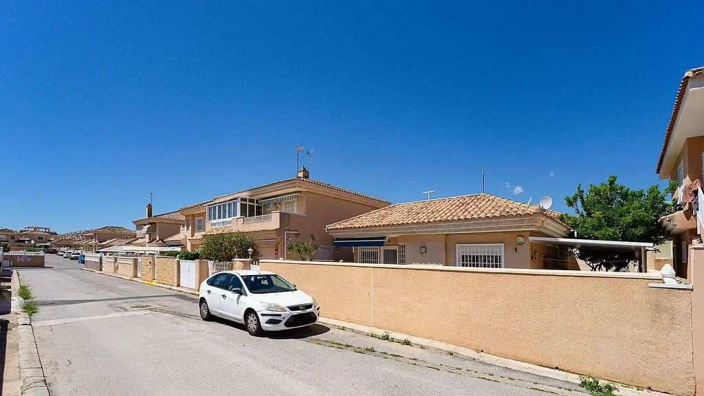 Extérieur - Chalet with Pool and Terrace in Punta Prima