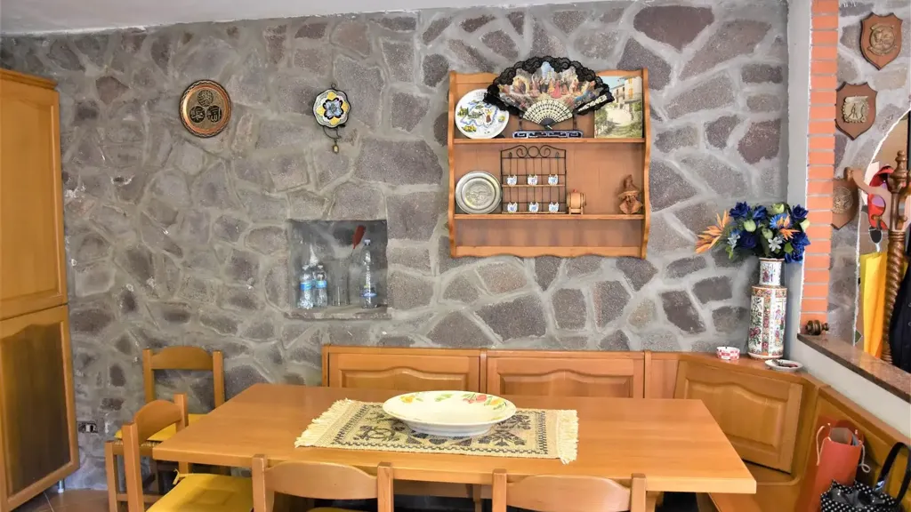 Söögituba - Rustic House with Terraced Garden in Comano