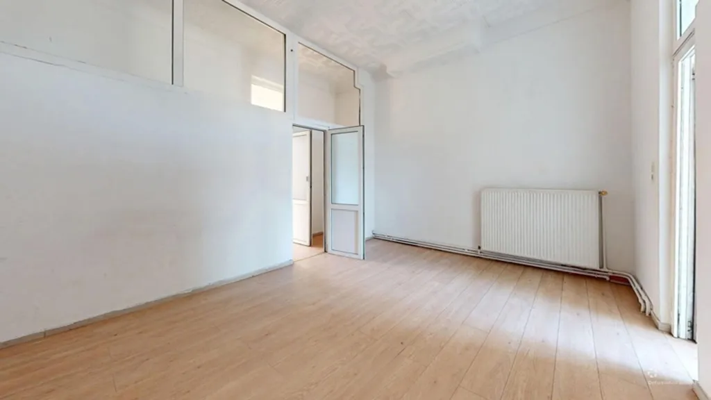 Toad - Mixed-Use Building with Storage in Schaerbeek