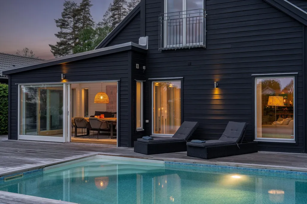 Bassein - Luxury Villa with Pool in Ekängen