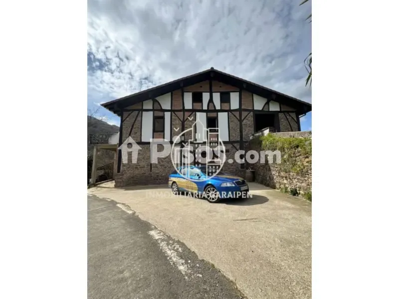 Välivaade - Traditional Basque Casona with Urbanisable Land in Eldua