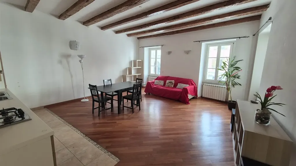 Soggiorno - Historic Bilocale with Piazza View in Trieste