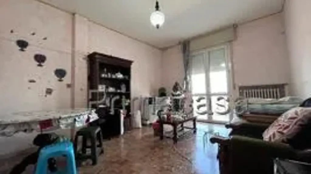Elutuba - Rearfacing Apartment with Garage in Novellara