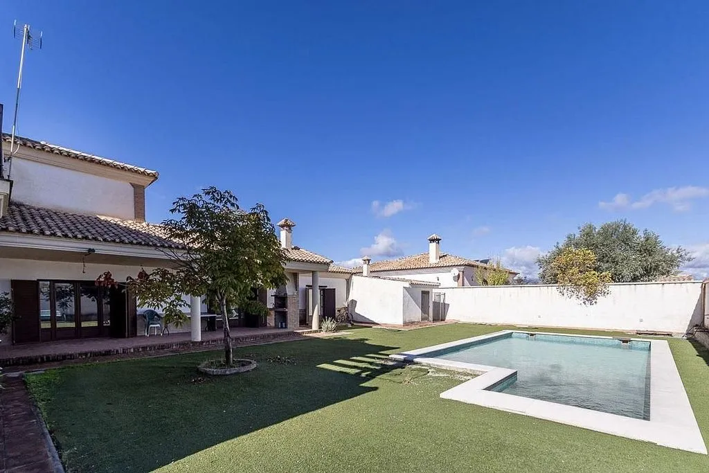 Piscine - Chalet with Pool and Terrace in Atarfe