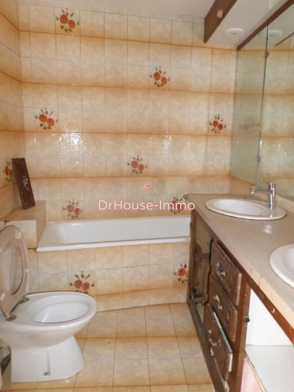 Vannitoad - 7-Piece Property with Courtyard in Hiersac