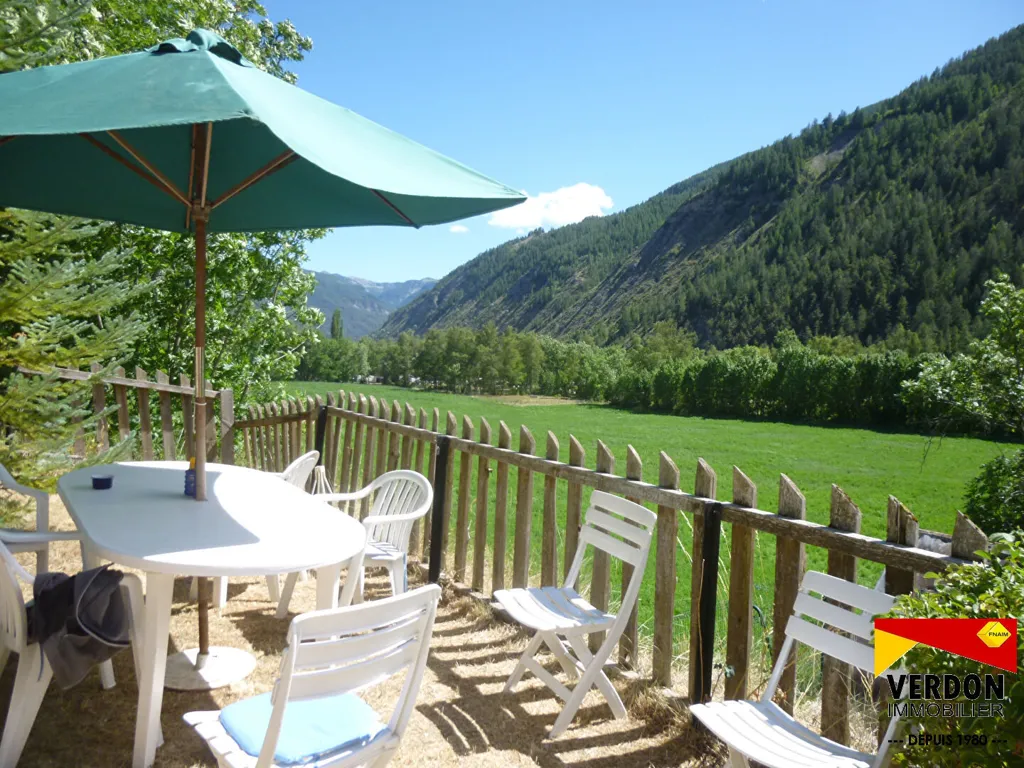 Terrasse - Chalet en Pierre avec Vue Montagne à Allos