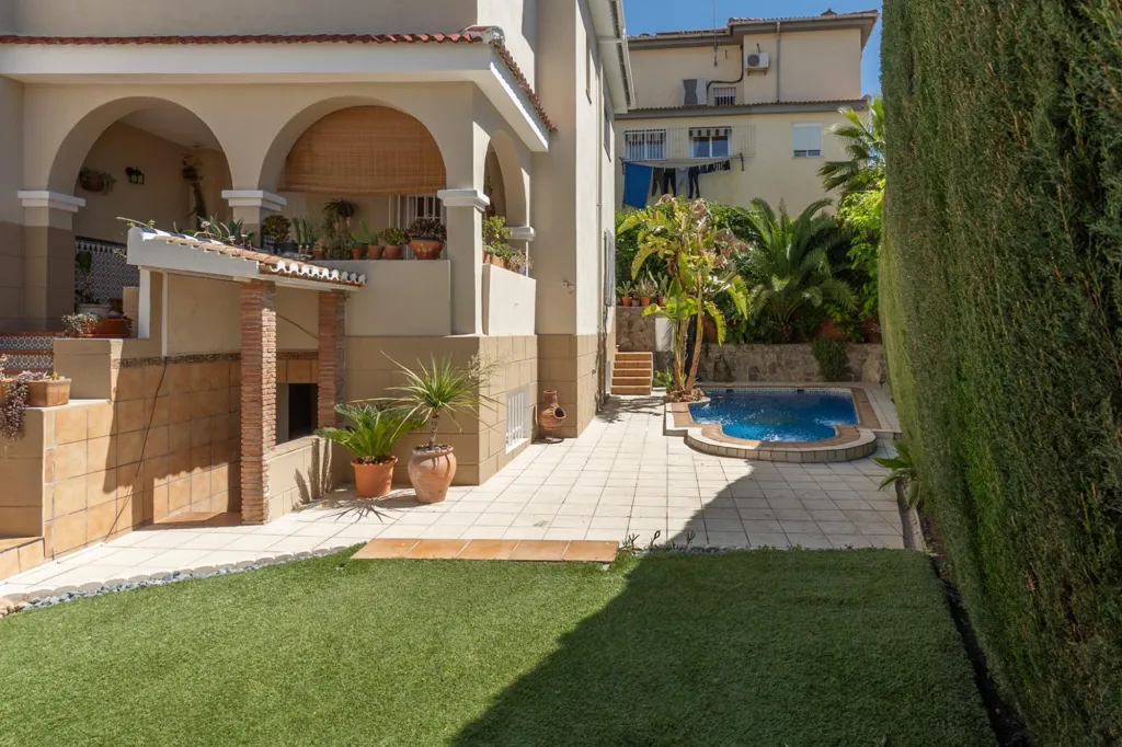 Bassein - Chalet with Pool and Terrace in Gojar