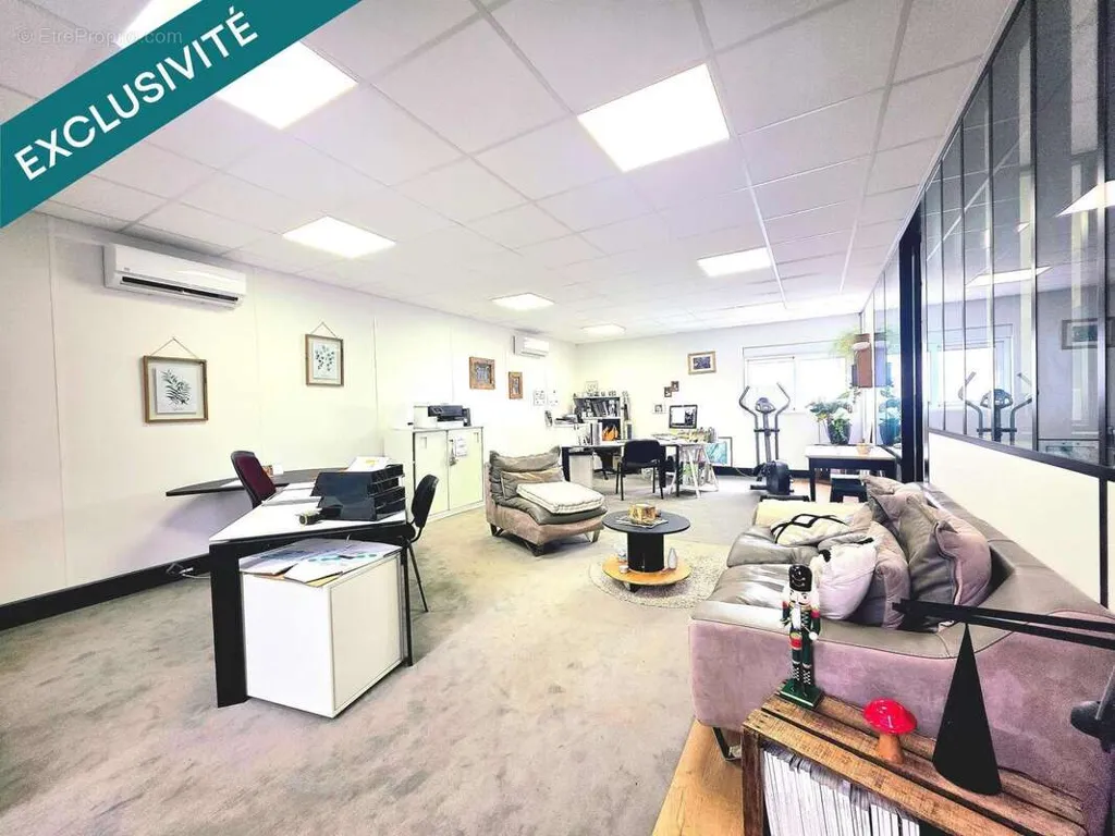 Studio - Commercial Space with Parking in Brie-Comte-Robert