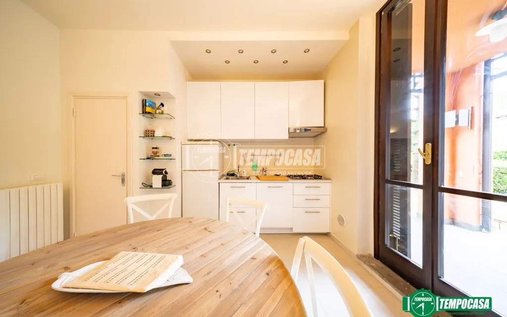 Cuisine - Trilocale with Private Garden near Lake Lesa