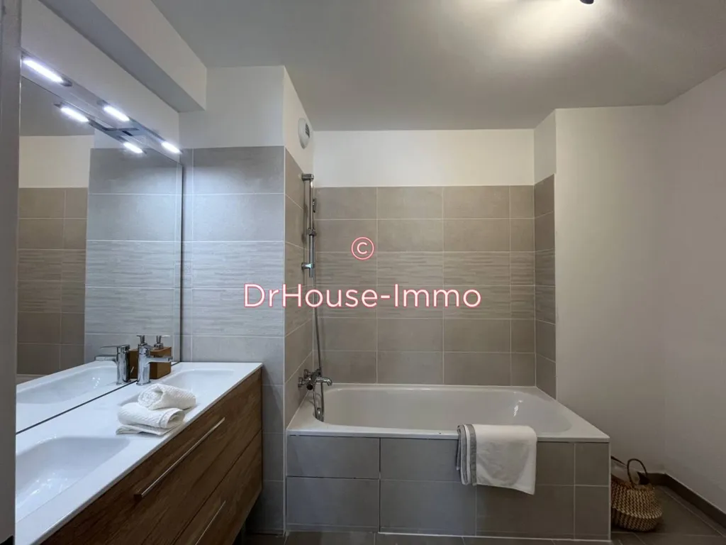 Salles de bain - Duplex avec Jardinet et Terrasse à Marseille