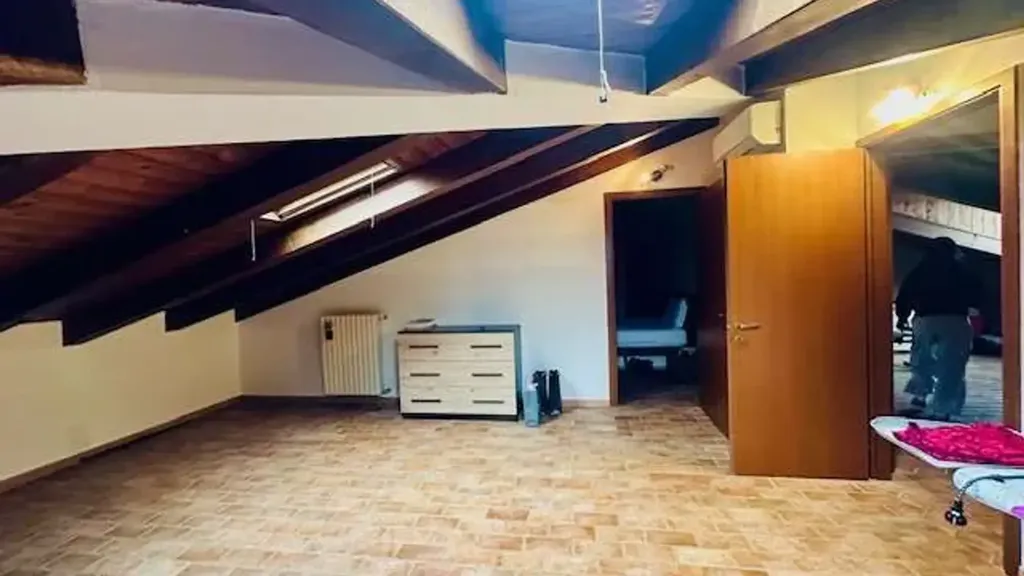 Pièces - Two-Level Apartment with Terrace in Medolla