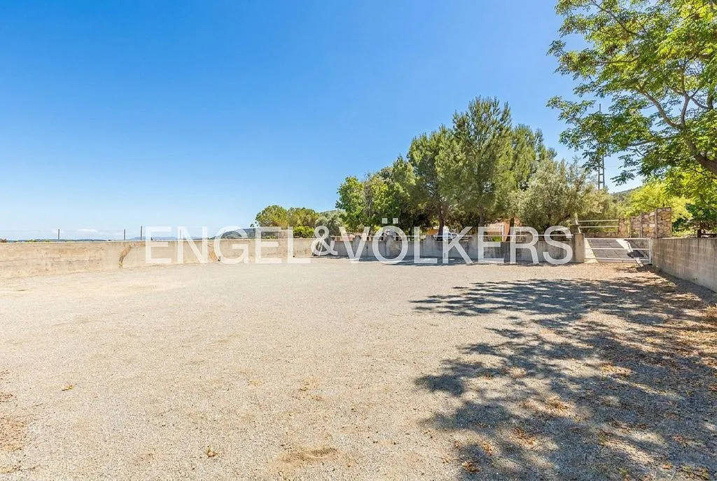 Aed - Equestrian Estate with Pool in Enguera