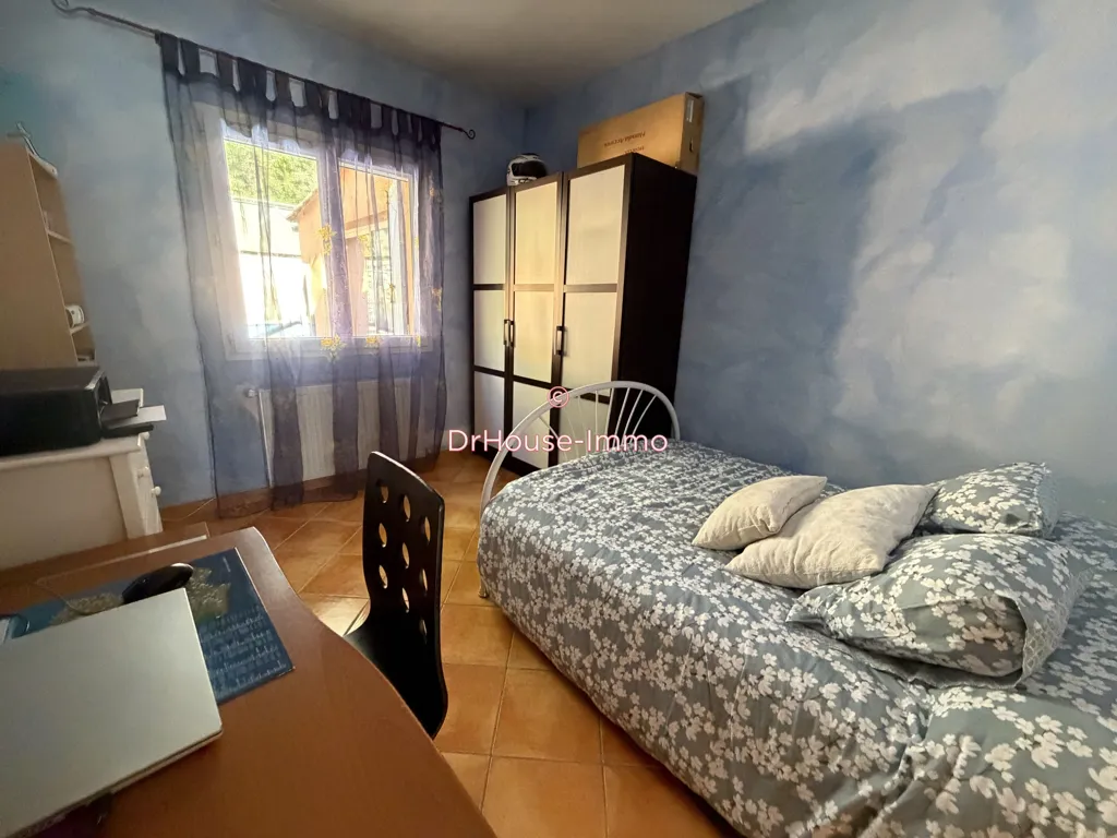 Chambres - Maison avec Piscine et Garage à Salindres