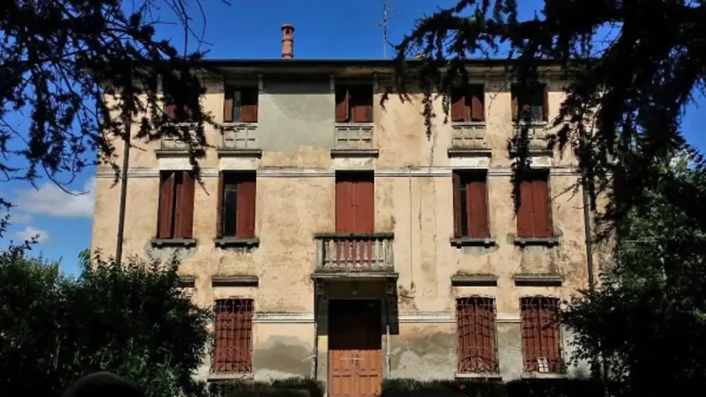Extérieur - Liberty-Style Villa for Renovation in Gonzaga
