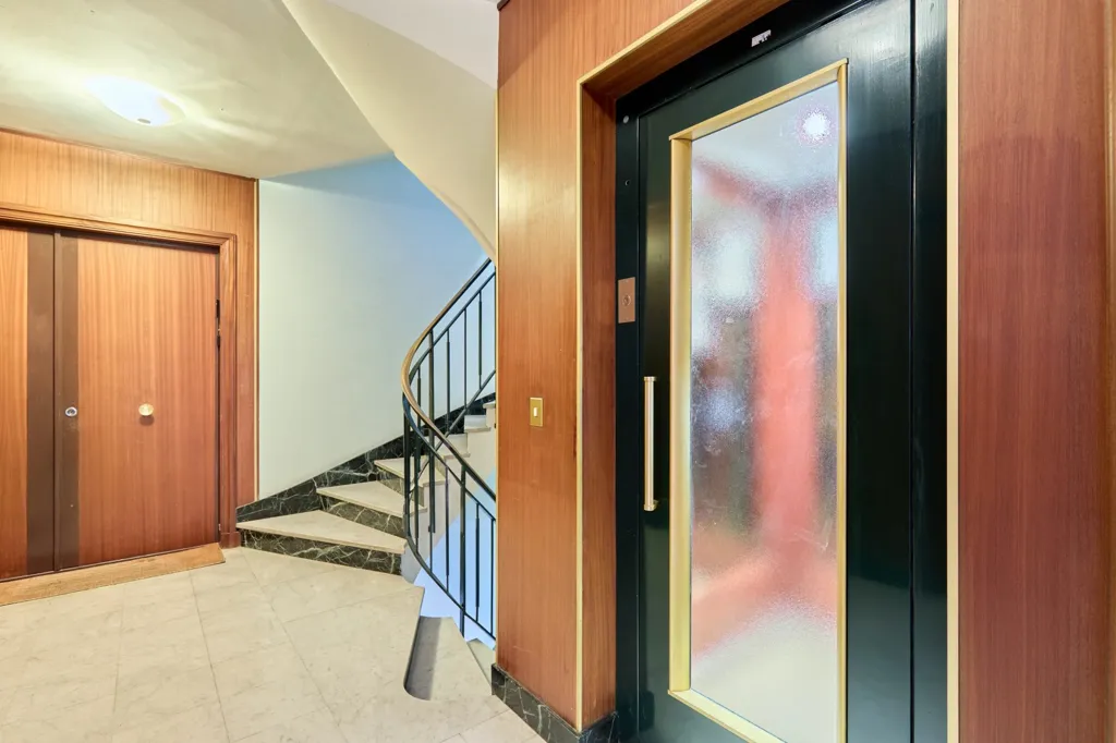 Hallway - Paris Apartment with Balcony in Passy