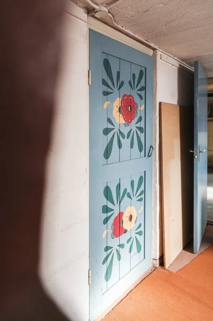 Entrée - Charming Villa with Rustic Lounge in Karlbo
