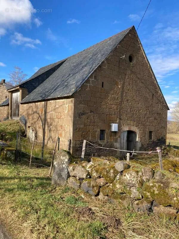 Välivaade - Stone House with Garden in Menet