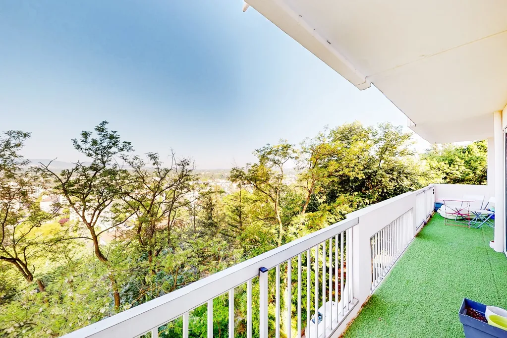 Rõdu - T4 Flat with Balcony and View in Tassin