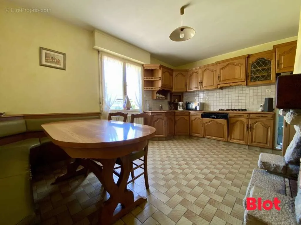 Cuisine - Maison avec Jardin et Grenier à Boisgervilly