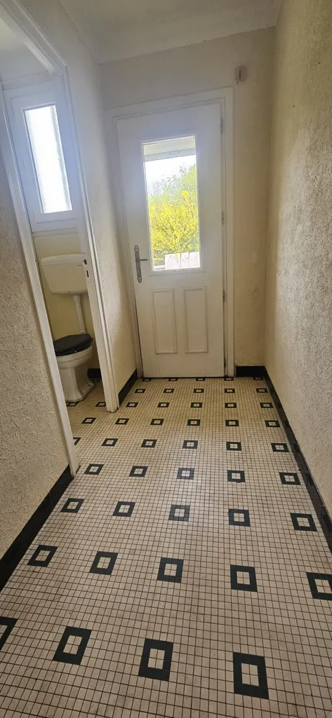 Entrée - Maison de Plain-Pied avec Terrain Boisé à Callac