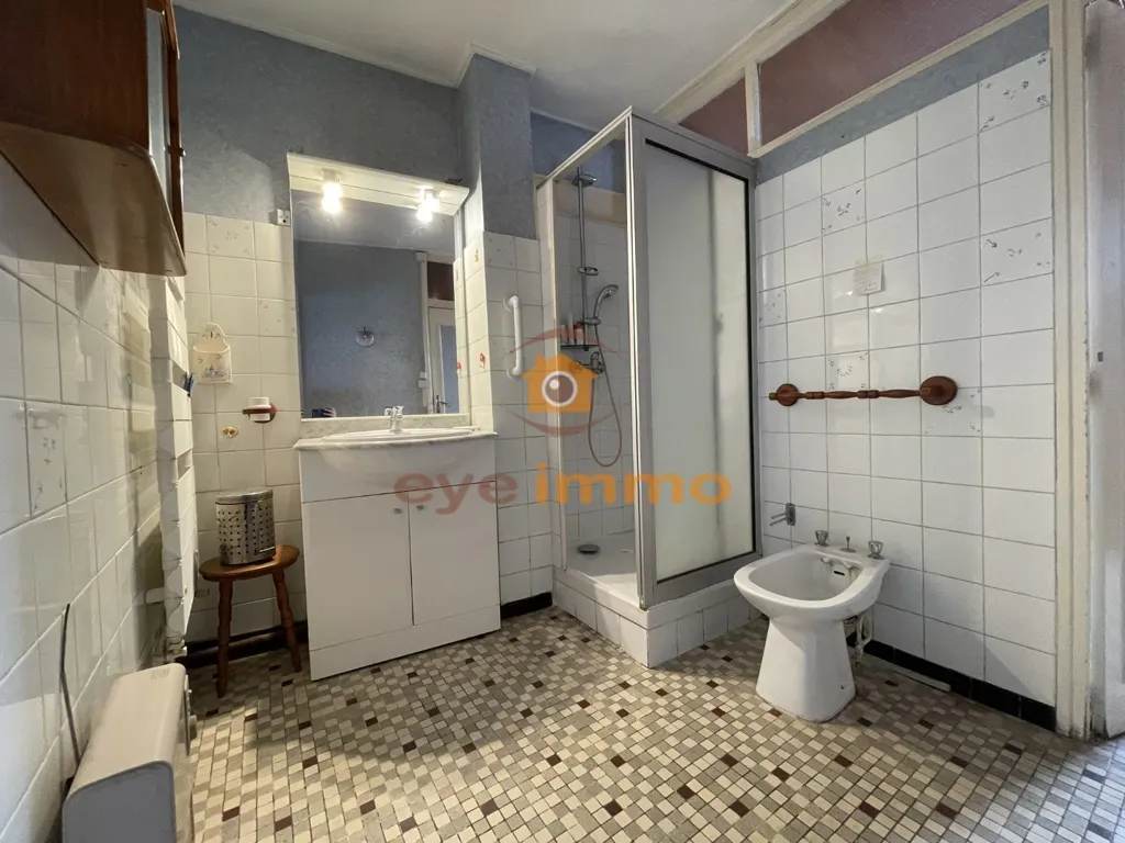 Bathrooms - Rustic House with South-Facing Courtyard in Lespignan