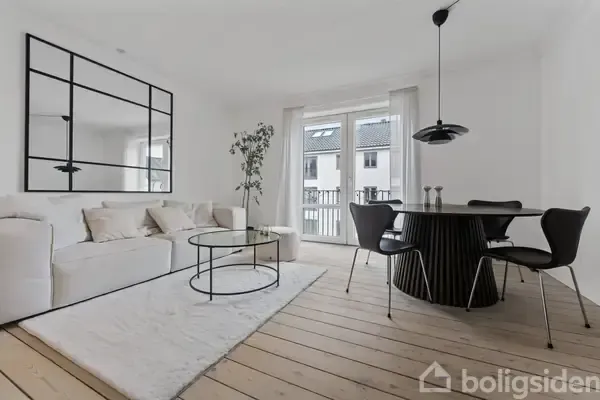 Living Room - 2-Bed Apartment with Sea View in Skodsborg
