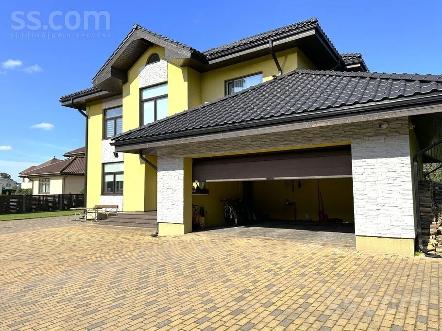 Välivaade - Modern Residence with Two Houses in Dreiliņi