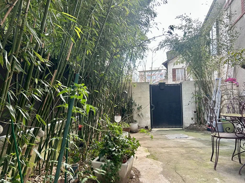 Garden - Apartment with Terrace in Nogent-sur-Marne