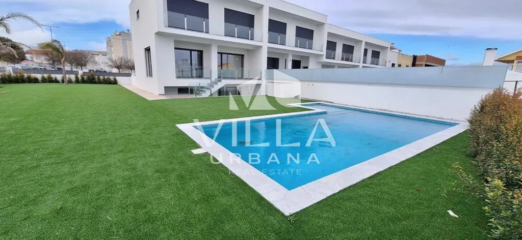 Piscine - Luxury House with Pool in Charneca da Caparica