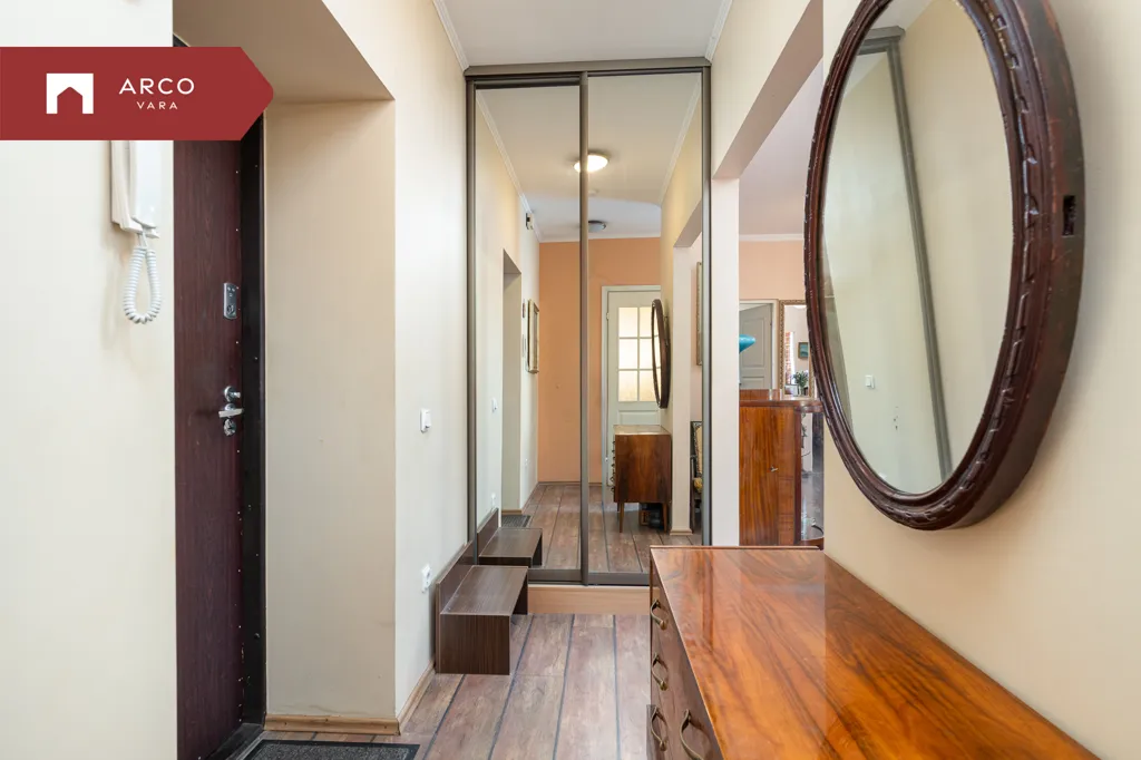 hallway_entrance