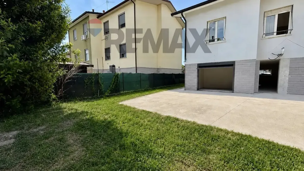 Exterior - Rustic Villa with Private Garden in Bonemerse