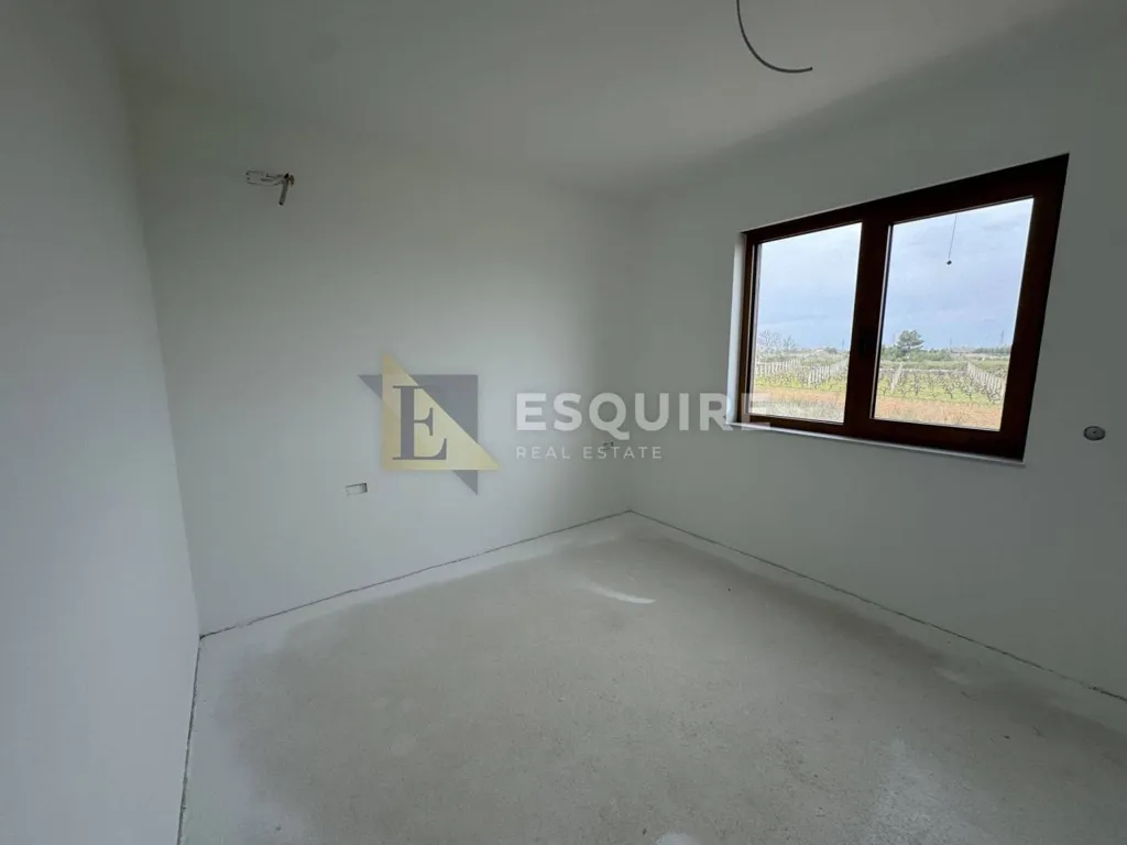 Pièces - Luxury Penthouse with Sea View in Nin